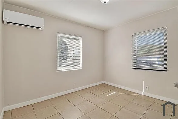 1257 W 35th St — Photo 6