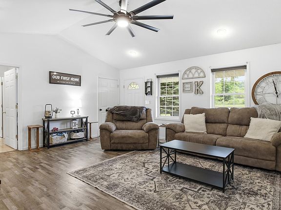 3rd image of 607 River Blvd