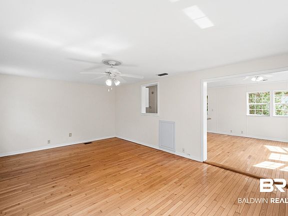5th image of 390 Maria Dr