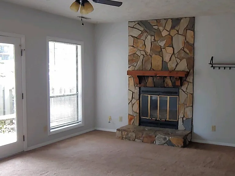 1908 Tryon Dr #4 — Photo 2