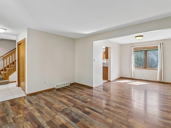 3rd image of 701 SE 61st St