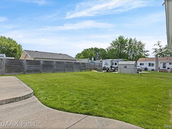 5th image of 32658 Conrad St