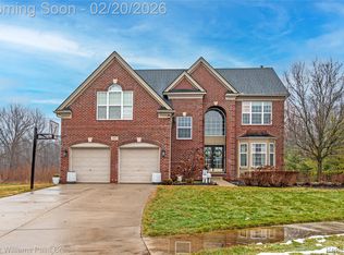 877 Wynstone Cir N, Oakland, MI 48363