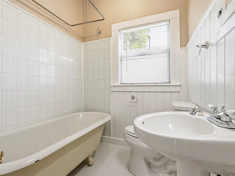 2223 Singleton St — Photo 15