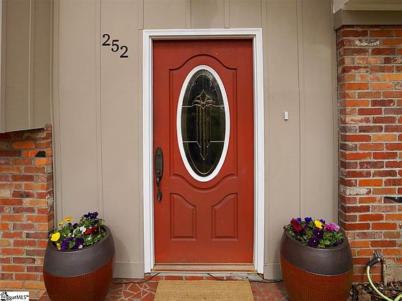 3rd image of 252 Holly Dr