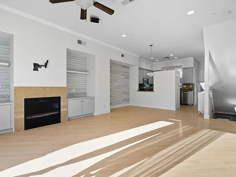 McDowell Ln — Photo 2