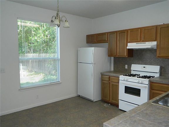 3rd image of 10608 Plains Trl APT B2