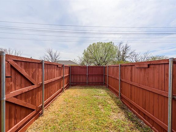 4th image of 1318 Poinsettia Blvd