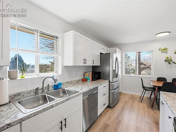 3rd image of 1920 Berkshire Ln