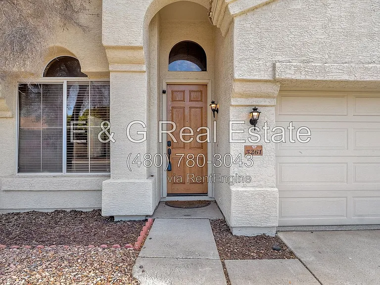 3261 W Ross Dr — Photo 2