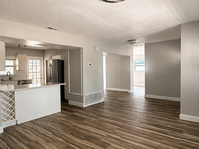 322 Montgomery Ave — Photo 7
