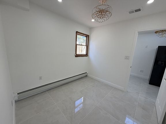 3rd image of 615 Yetman Ave #1