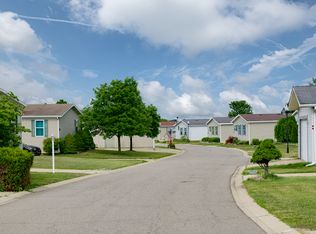 9800 Bloomsbury Cir #694, Northville, MI 48167