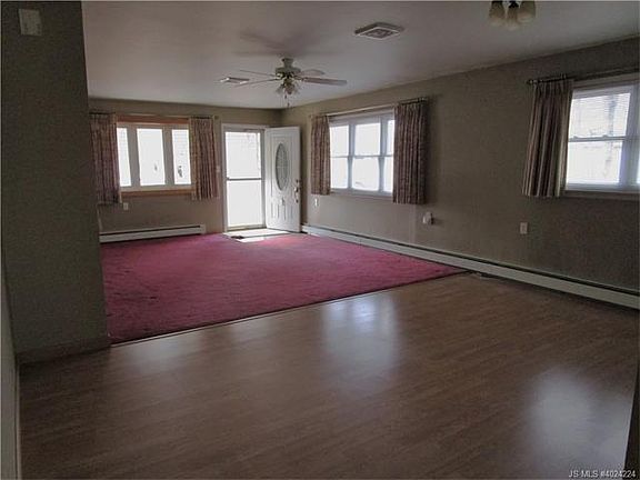 2nd image of 11 Roseau Ct