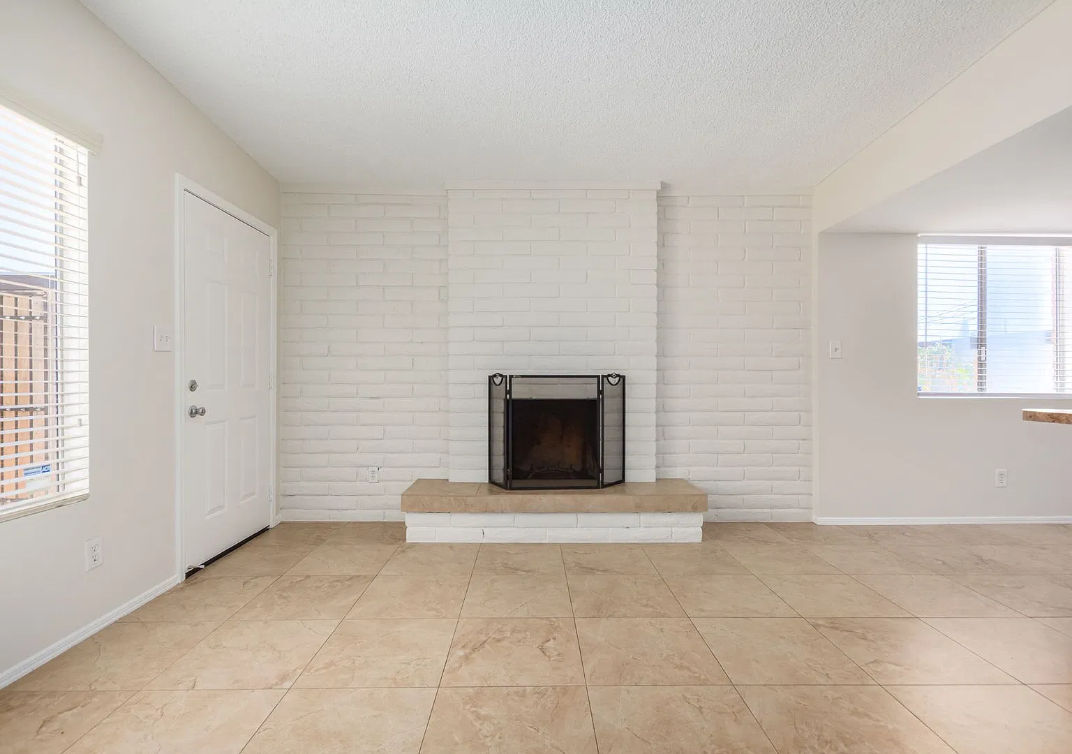 Quaint Two Bedroom, Two Bathroom in Tempe — Photo 4