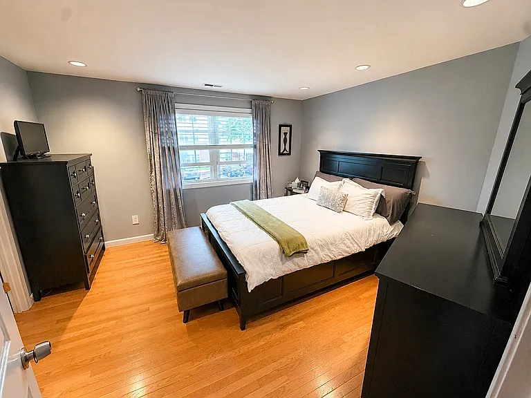 2 Henderson Ave #2 — Photo 4