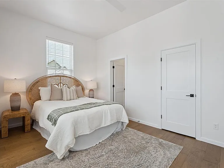 18817 Selah Way — Photo 37