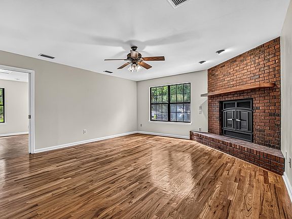 5th image of 4074 Riverwood Rd