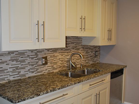 4th image of 609 N Deer Run Dr