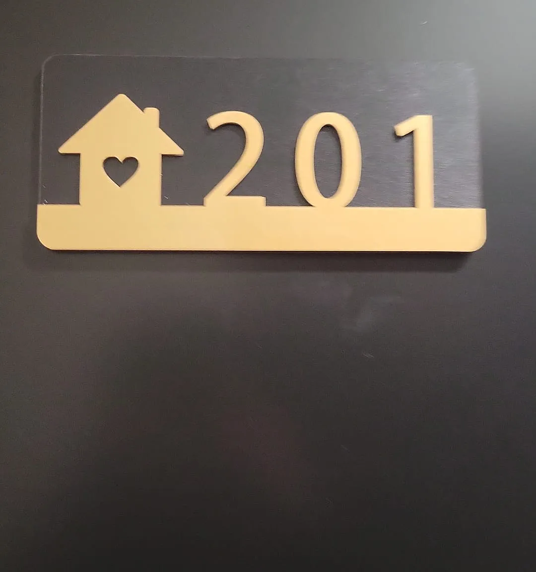 304 Albert St W — Photo 1