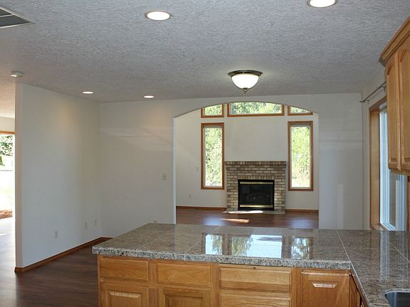 5th image of 276 W Beacon Hill Dr