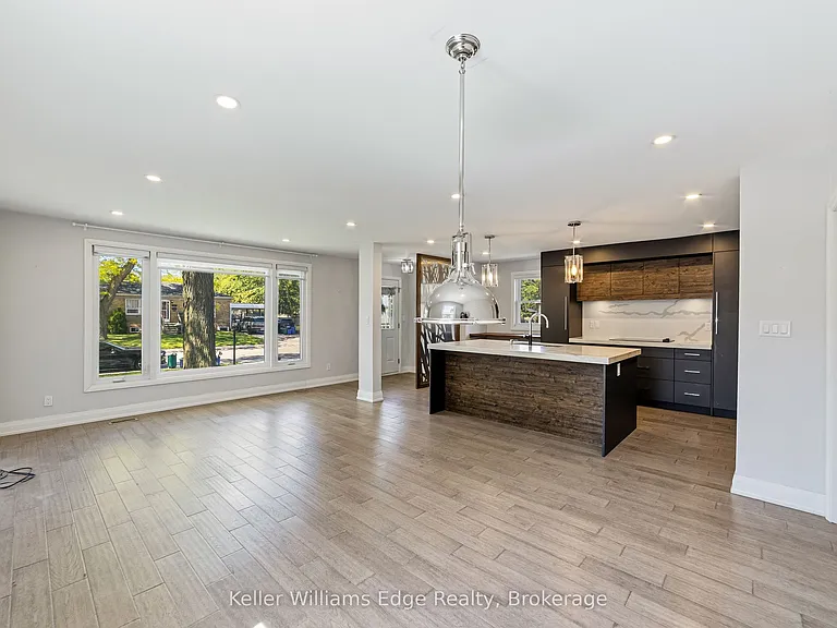 2300 Wagner Cres #UPPER — Photo 6