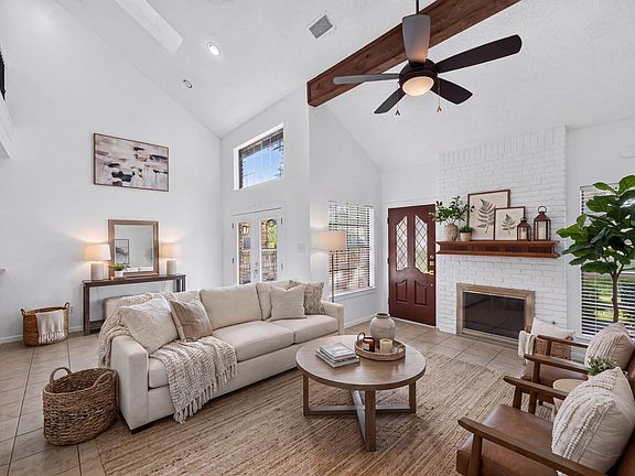 3rd image of 10819 Crown Colony Dr APT 4