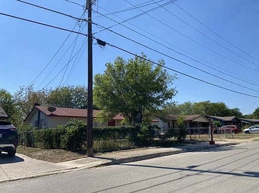2nd image of 2722 Hicks Ave