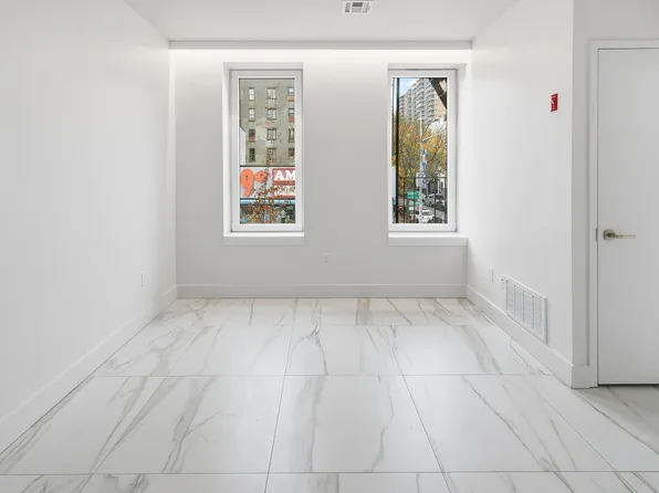 152 Boerum Street image 4 of 15