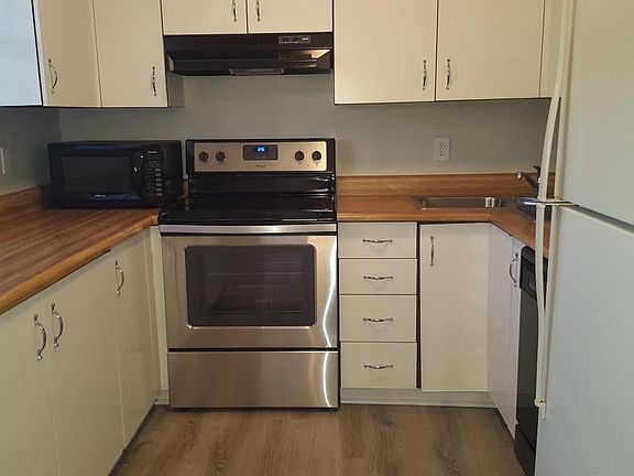3rd image of 9174 N Swan Cir