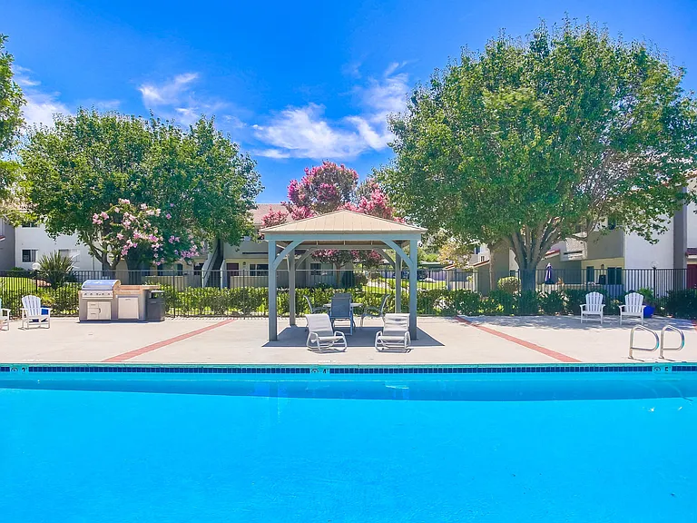 Las Ventanas Apartments — Photo 11