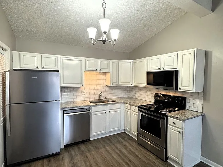 3701 Squaw Valley Dr SW — Photo 3