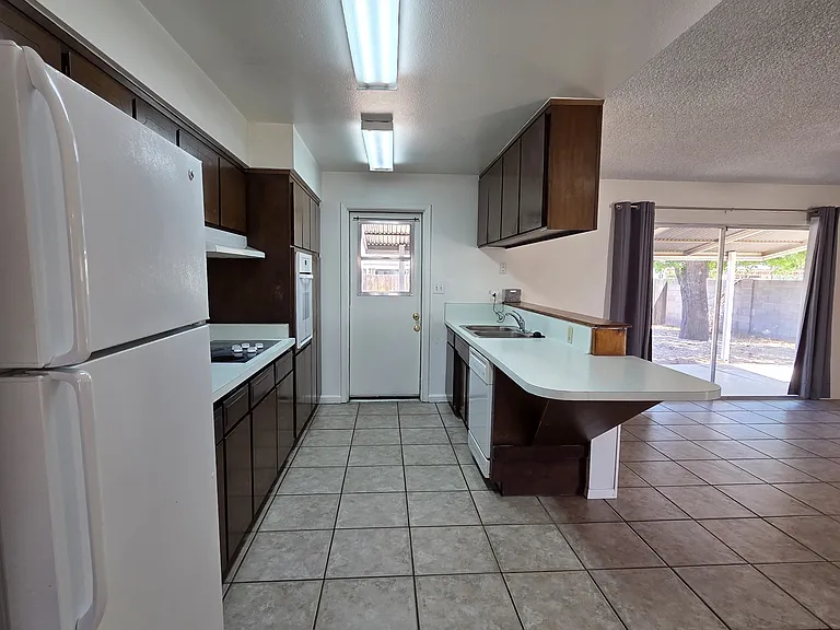 1418 E Broadmor Dr — Photo 4