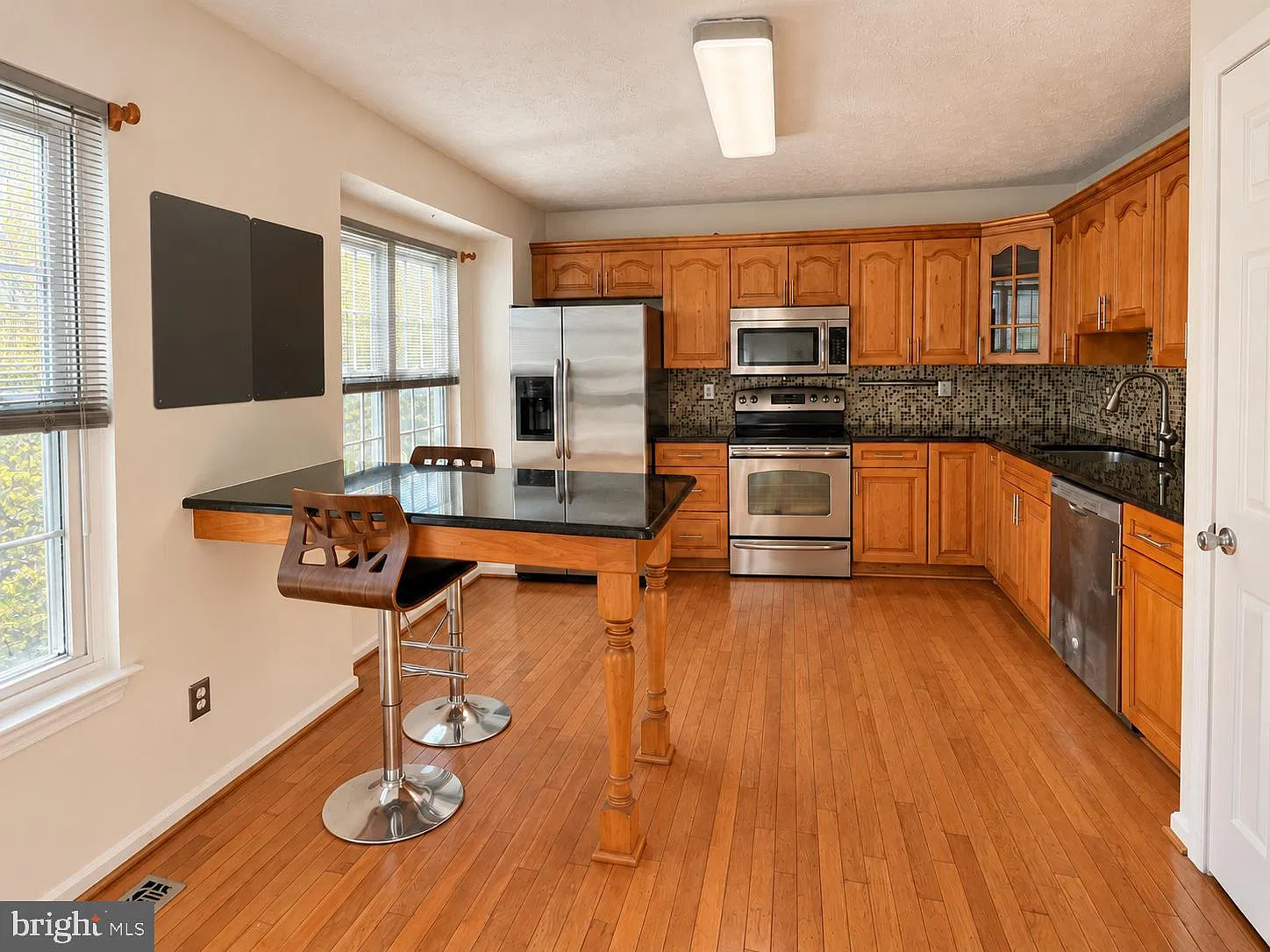 4 bed, 3.5 bath, 1867 sqft, $3,200 — Photo 4