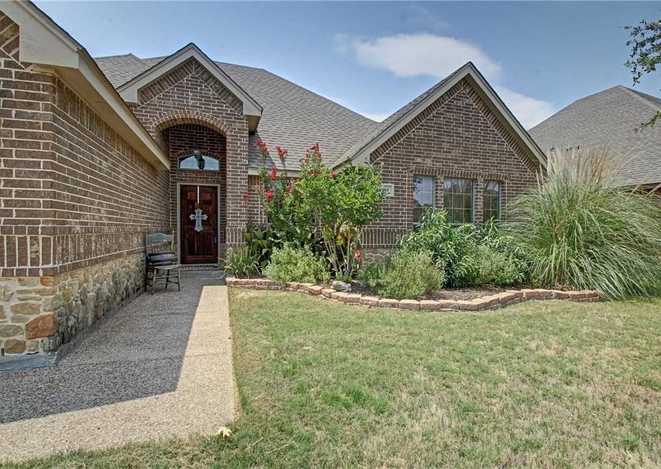 1st image of 109 Chateau Dr