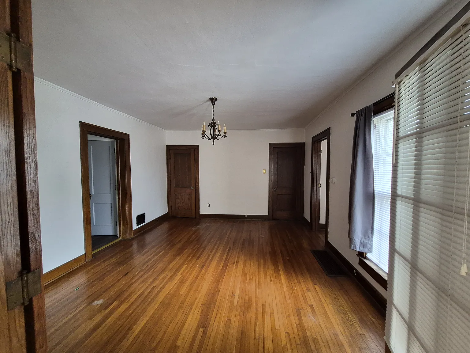 3 bed, 1200 sqft, $1,050 — Photo 4