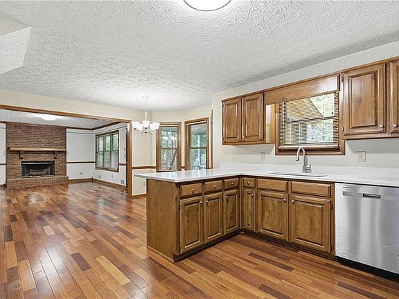 3rd image of 2560 Whitlock Trl