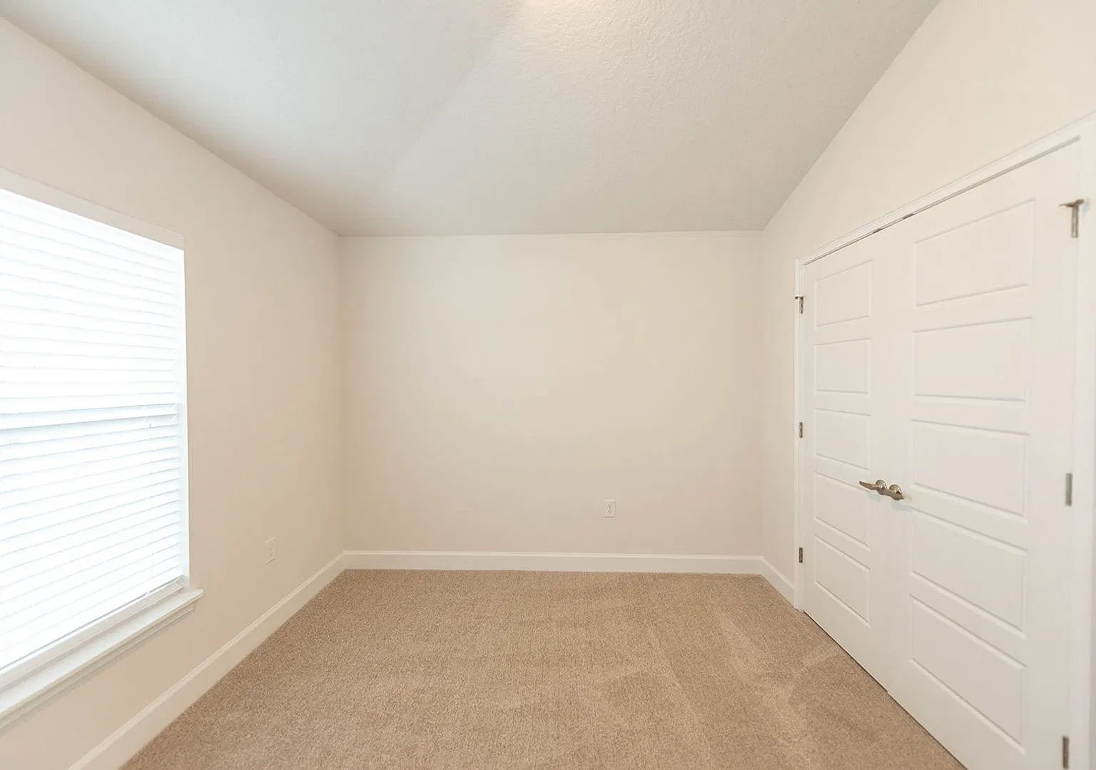 $400 Rent Credit 1st Month's Rent!! — Photo 1