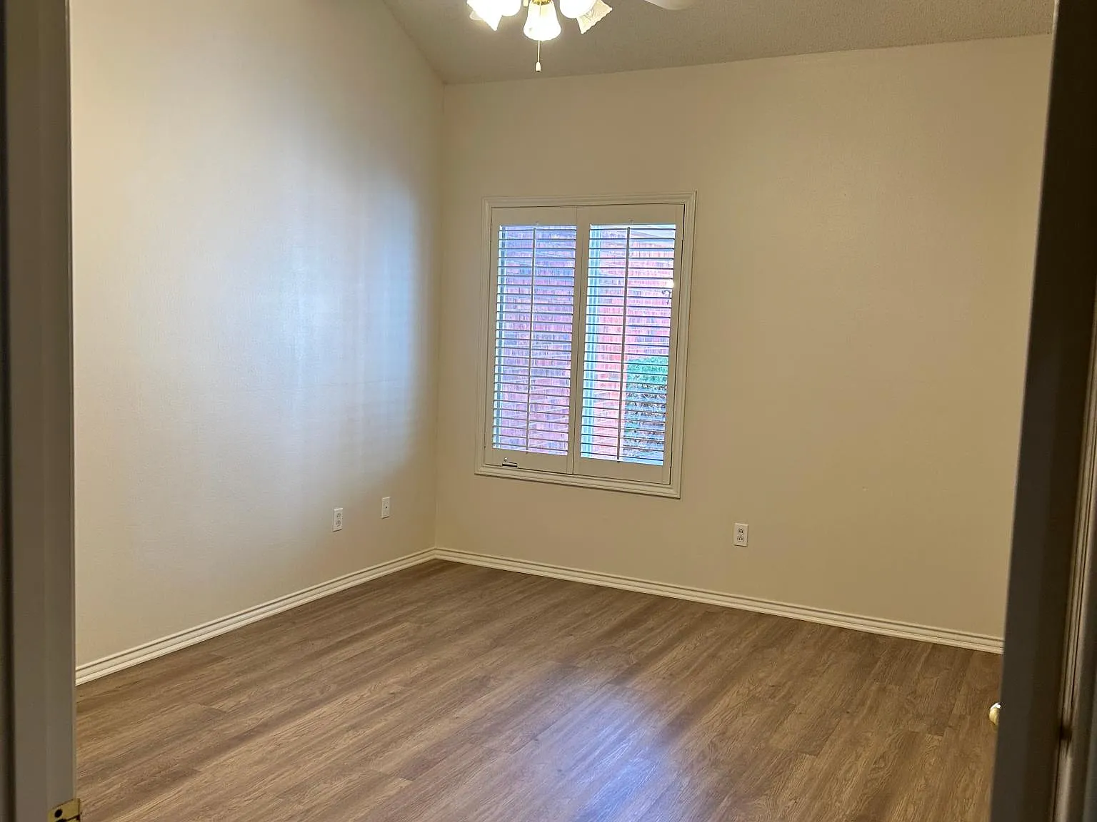2 bed, 1600 sqft, $1,400 — Photo 2