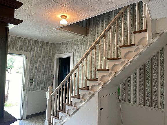 4th image of 665 Wolfpack Ln