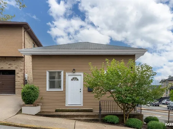 418 E Brinkerhoff Ave, Palisades Park, NJ 07650