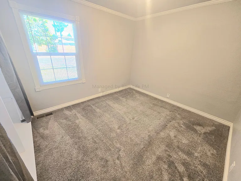 114 SE 218th Ave — Photo 35