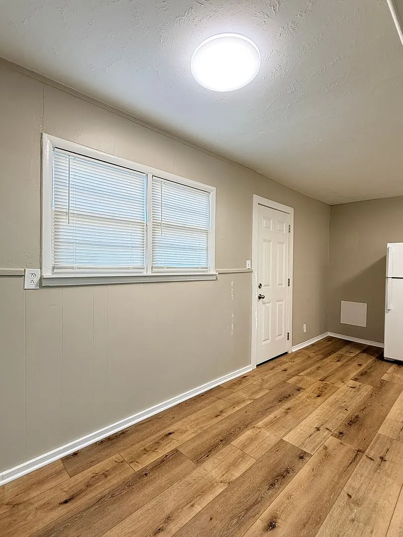 1 Bedroom 1 Bath - Updated — Photo 4