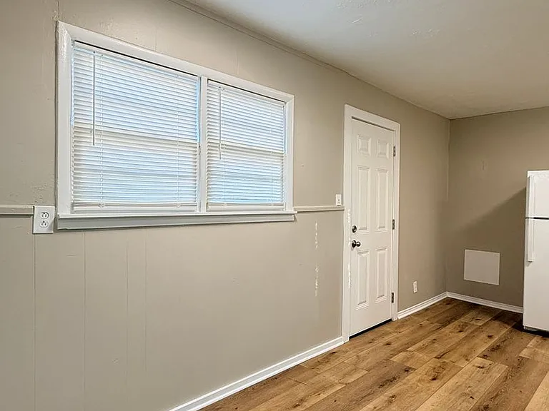 3200 Avenue R — Photo 4
