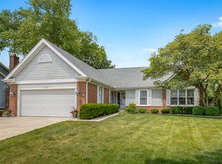 1150 Silver Pine Dr, Hoffman Estates, IL 60010
