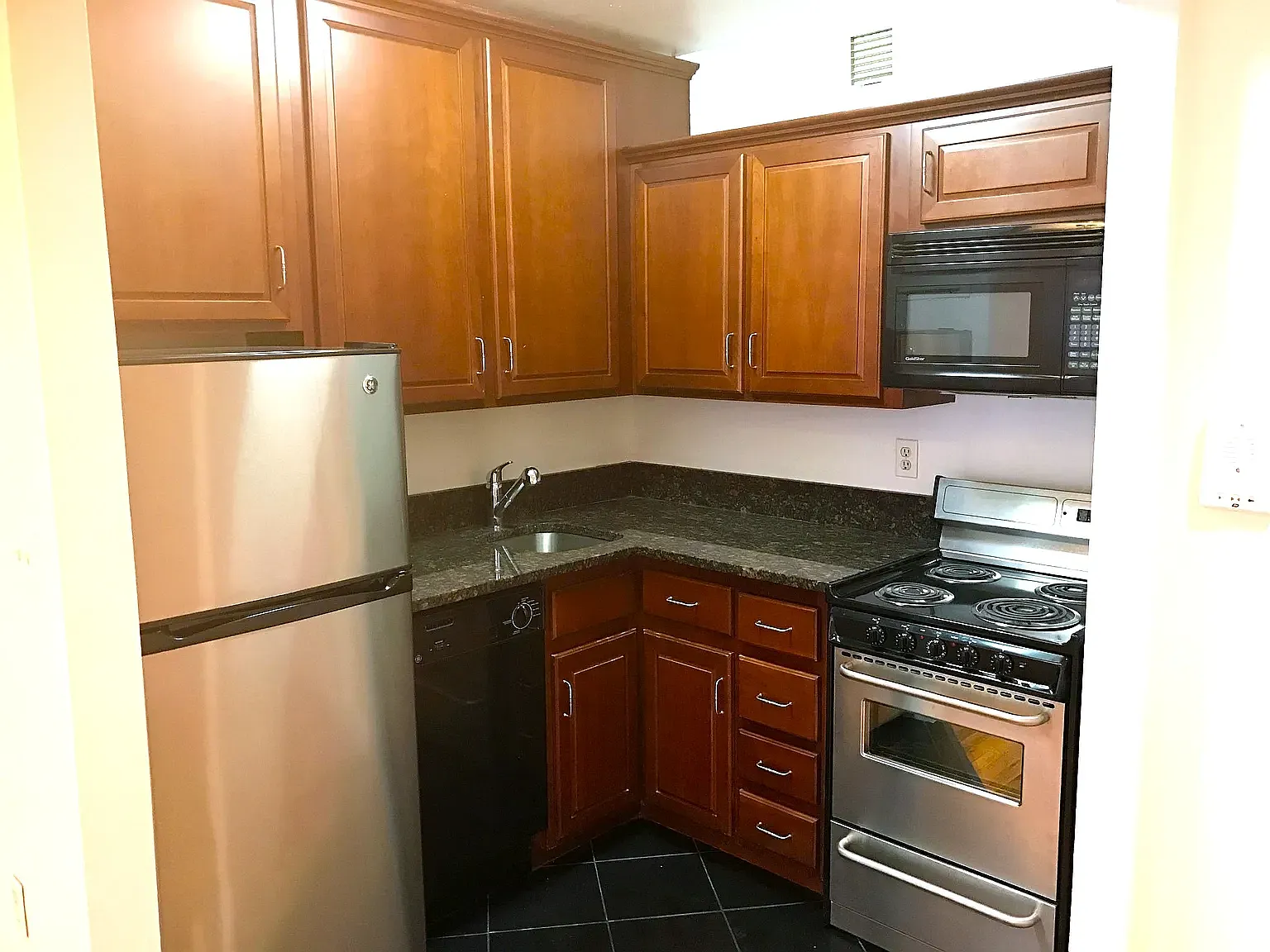 525 West 49th Street — Photo 2
