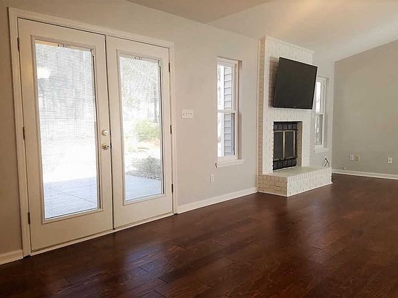 4th image of 3504 Larkspur Ln