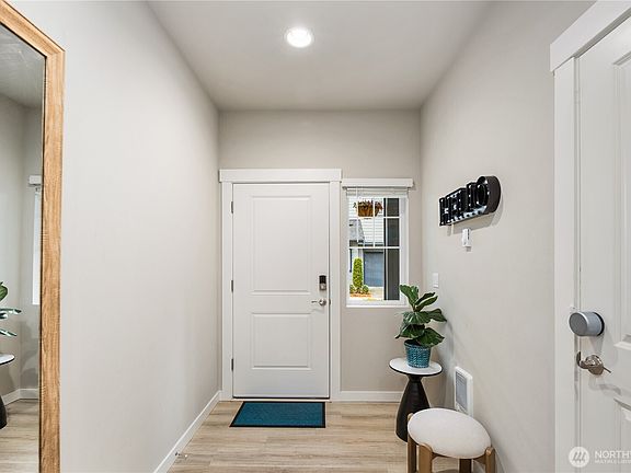 5th image of 1621 Seattle Hill Road #u-1