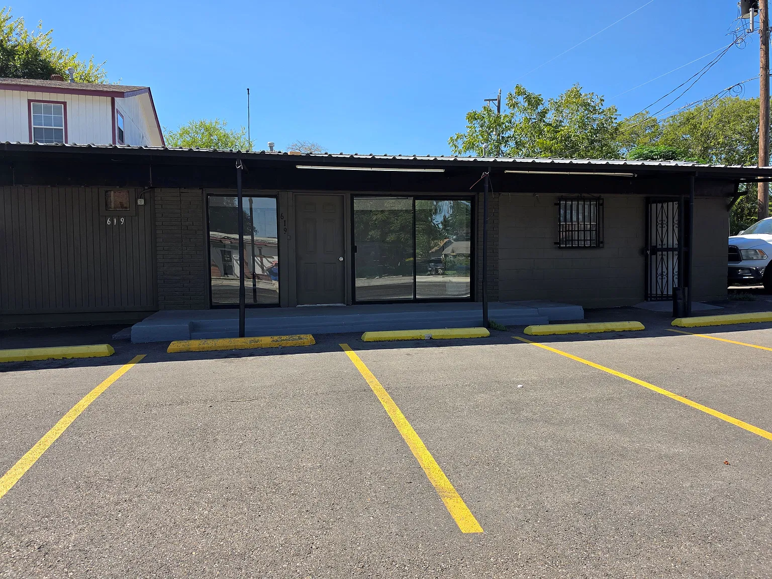 Studio, 848 sqft, $1,100 — Photo 4
