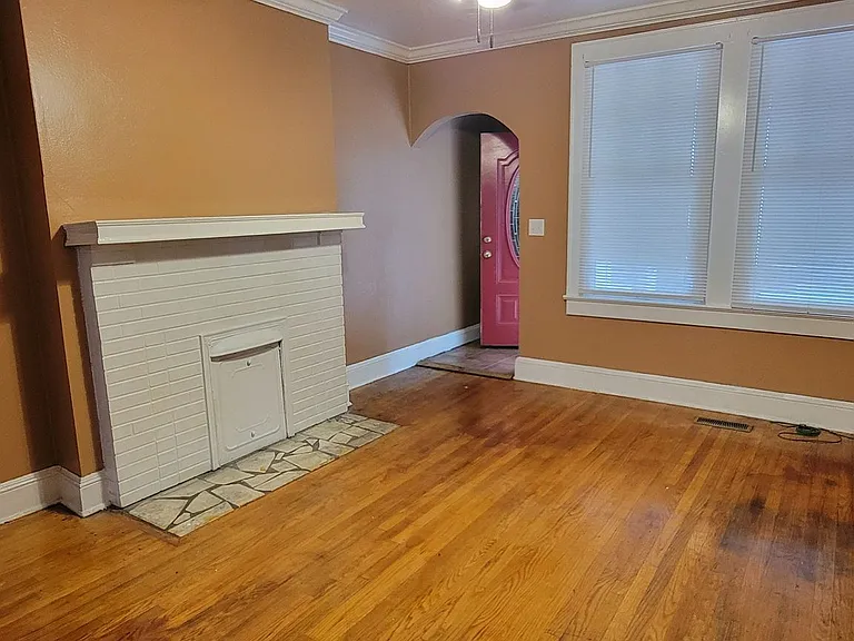 1620 Christine Dr — Photo 3